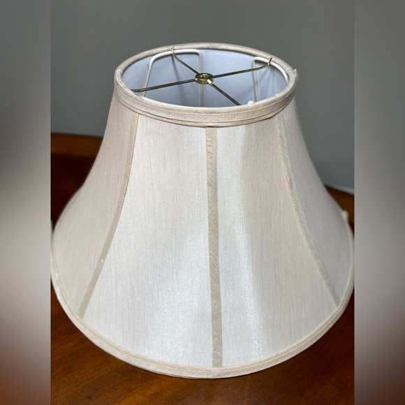 SHADE
in Silk by Cal Lighting from the Shades collection - Picture 1 of 10